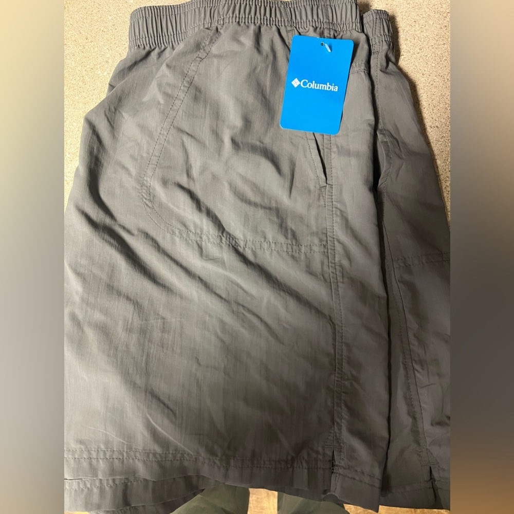 NWT! Columbia women’s sz 3XL grey shorts